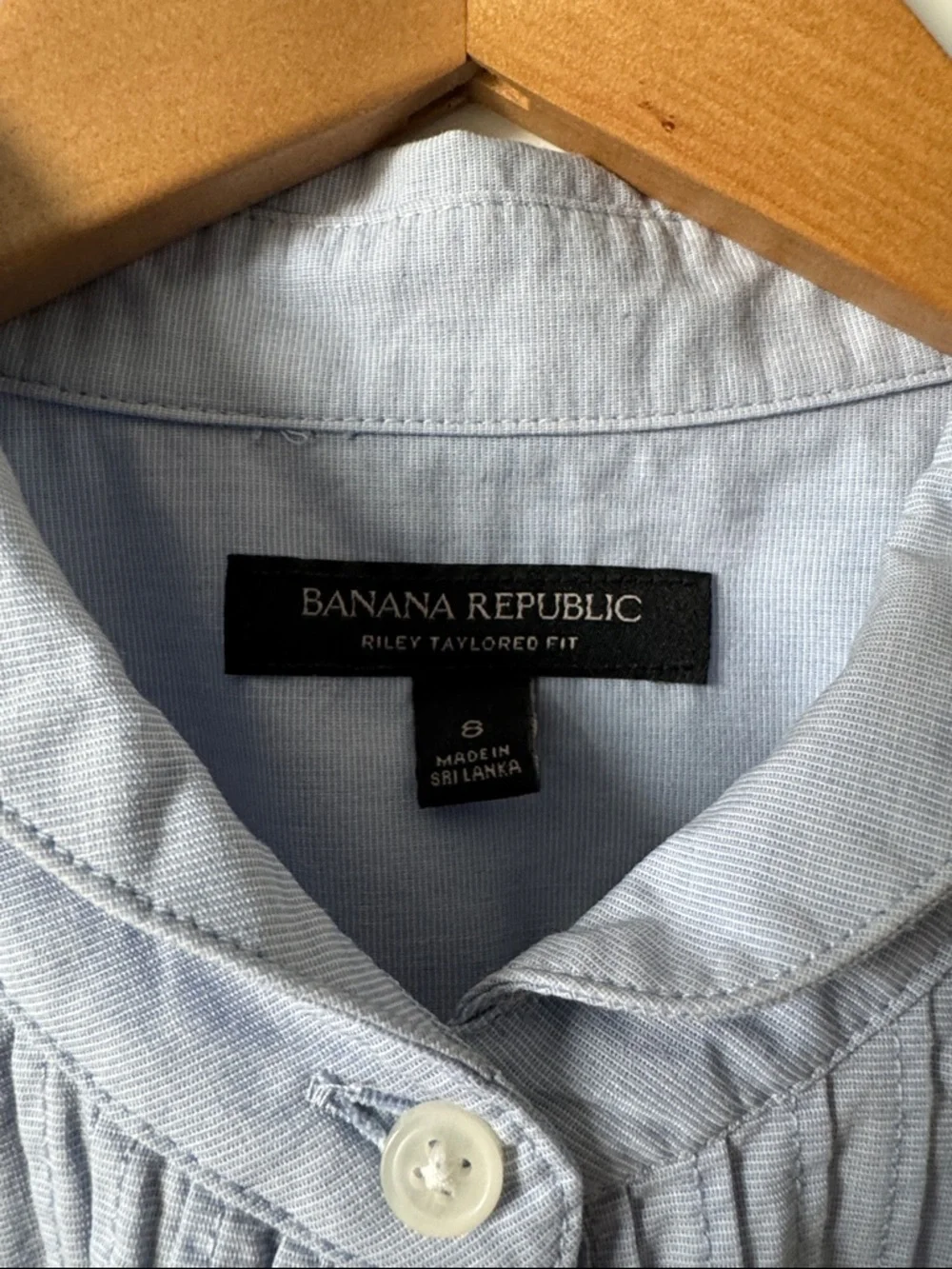 Banana Republic Light Blue Sleeveless Pintuck Button-Up Top - Picture 2 of 3